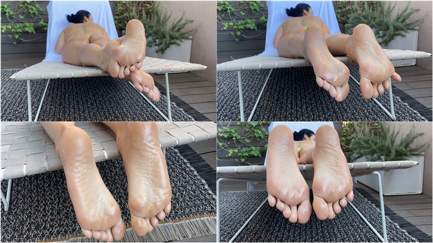 Feetwonders - Oily soles on holiday // 294.07 MB